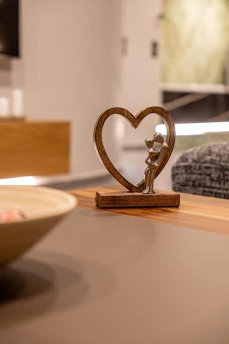 Smaragdi Luxury Jacuzzi Apartment Noho Premium Living أثينا المظهر الخارجي الصورة