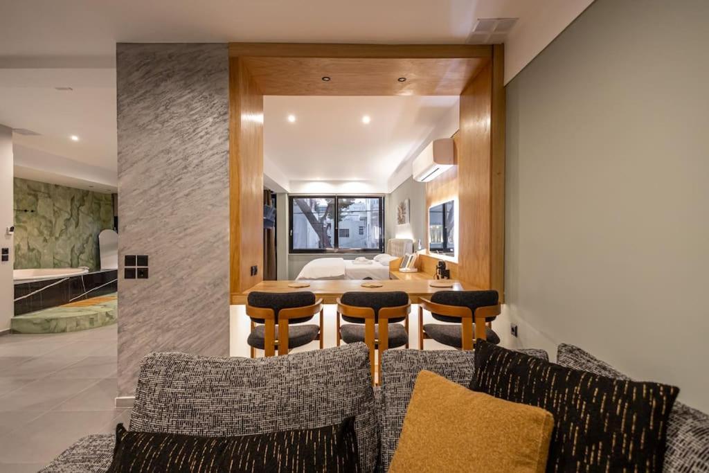 Smaragdi Luxury Jacuzzi Apartment Noho Premium Living أثينا المظهر الخارجي الصورة