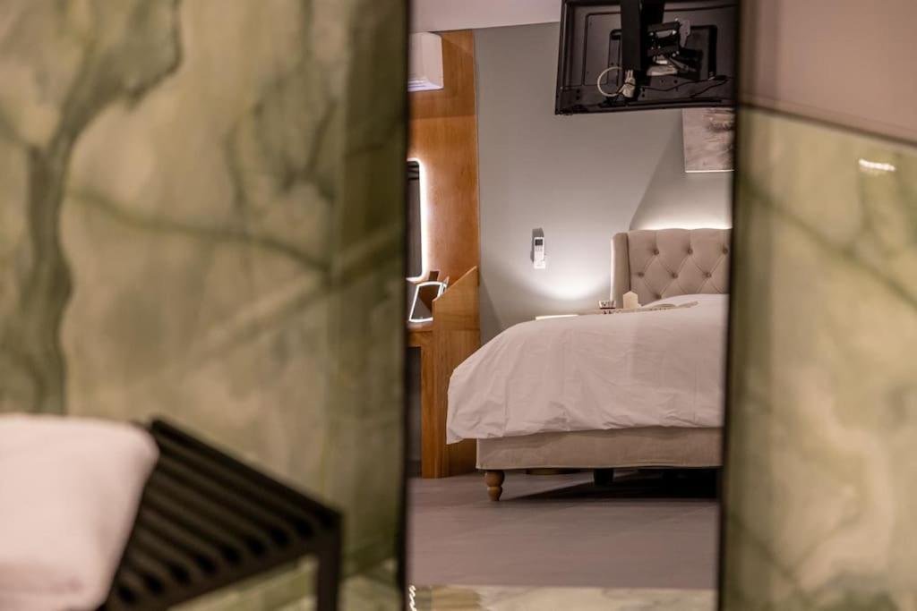 Smaragdi Luxury Jacuzzi Apartment Noho Premium Living أثينا المظهر الخارجي الصورة