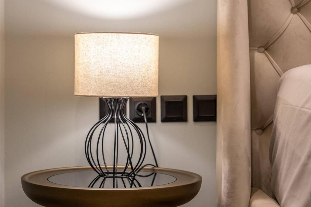 Smaragdi Luxury Jacuzzi Apartment Noho Premium Living أثينا المظهر الخارجي الصورة