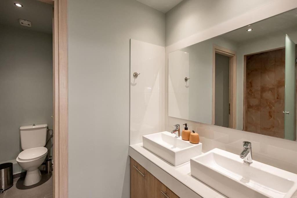 Smaragdi Luxury Jacuzzi Apartment Noho Premium Living أثينا المظهر الخارجي الصورة