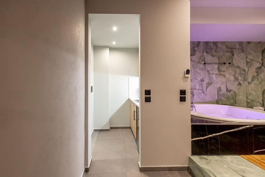 Smaragdi Luxury Jacuzzi Apartment Noho Premium Living أثينا المظهر الخارجي الصورة