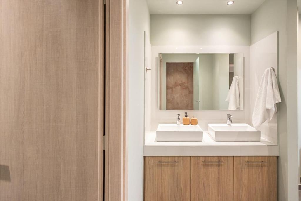 Smaragdi Luxury Jacuzzi Apartment Noho Premium Living أثينا المظهر الخارجي الصورة