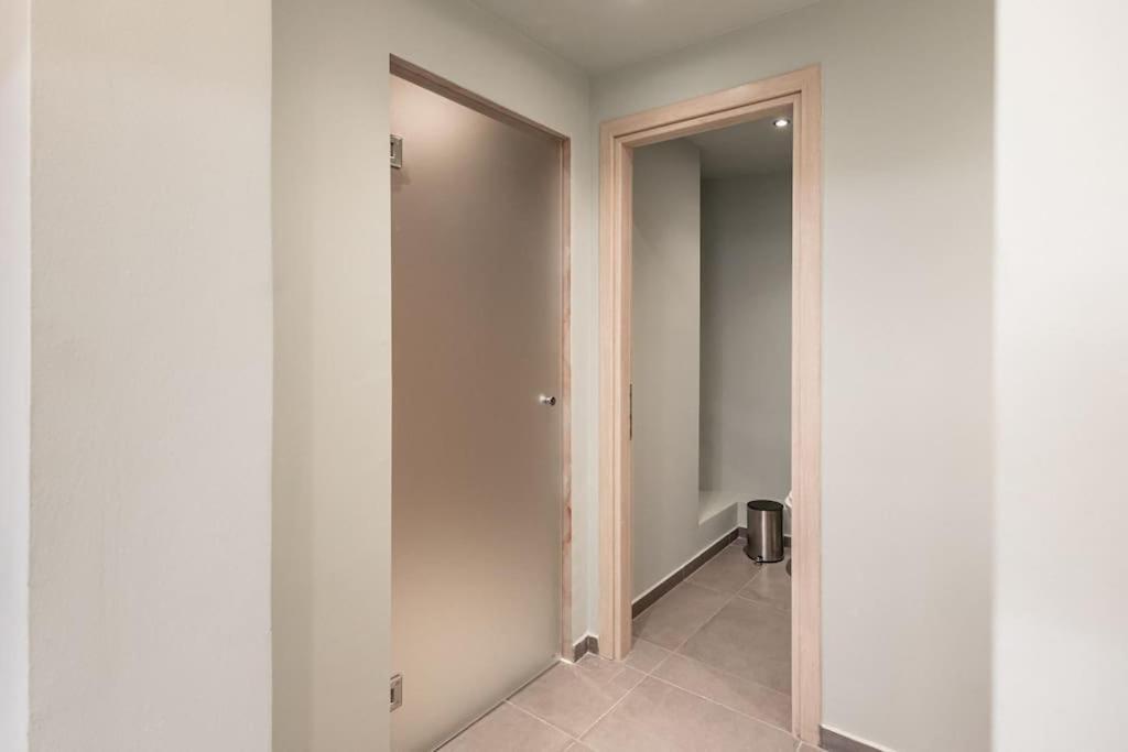 Smaragdi Luxury Jacuzzi Apartment Noho Premium Living أثينا المظهر الخارجي الصورة
