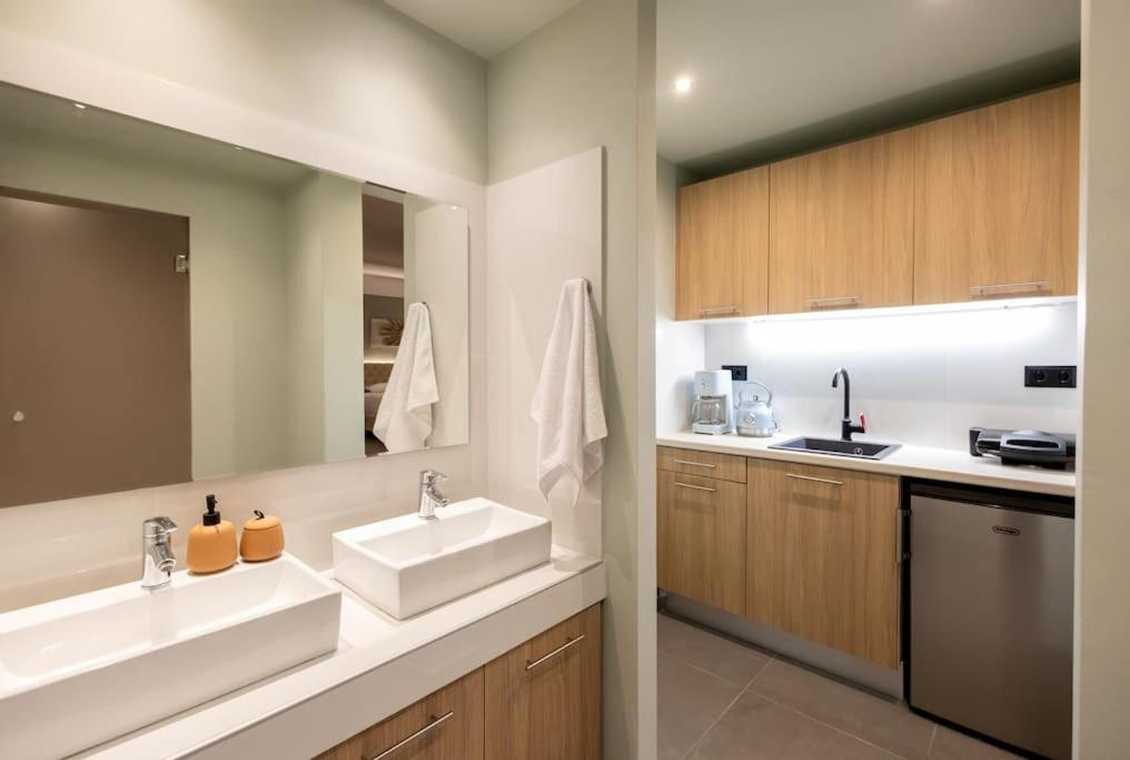 Smaragdi Luxury Jacuzzi Apartment Noho Premium Living أثينا المظهر الخارجي الصورة