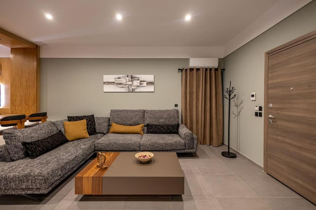 Smaragdi Luxury Jacuzzi Apartment Noho Premium Living أثينا المظهر الخارجي الصورة