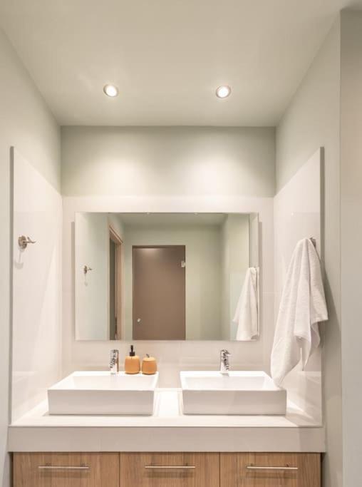 Smaragdi Luxury Jacuzzi Apartment Noho Premium Living أثينا المظهر الخارجي الصورة