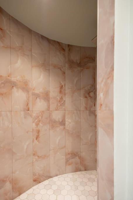Smaragdi Luxury Jacuzzi Apartment Noho Premium Living أثينا المظهر الخارجي الصورة